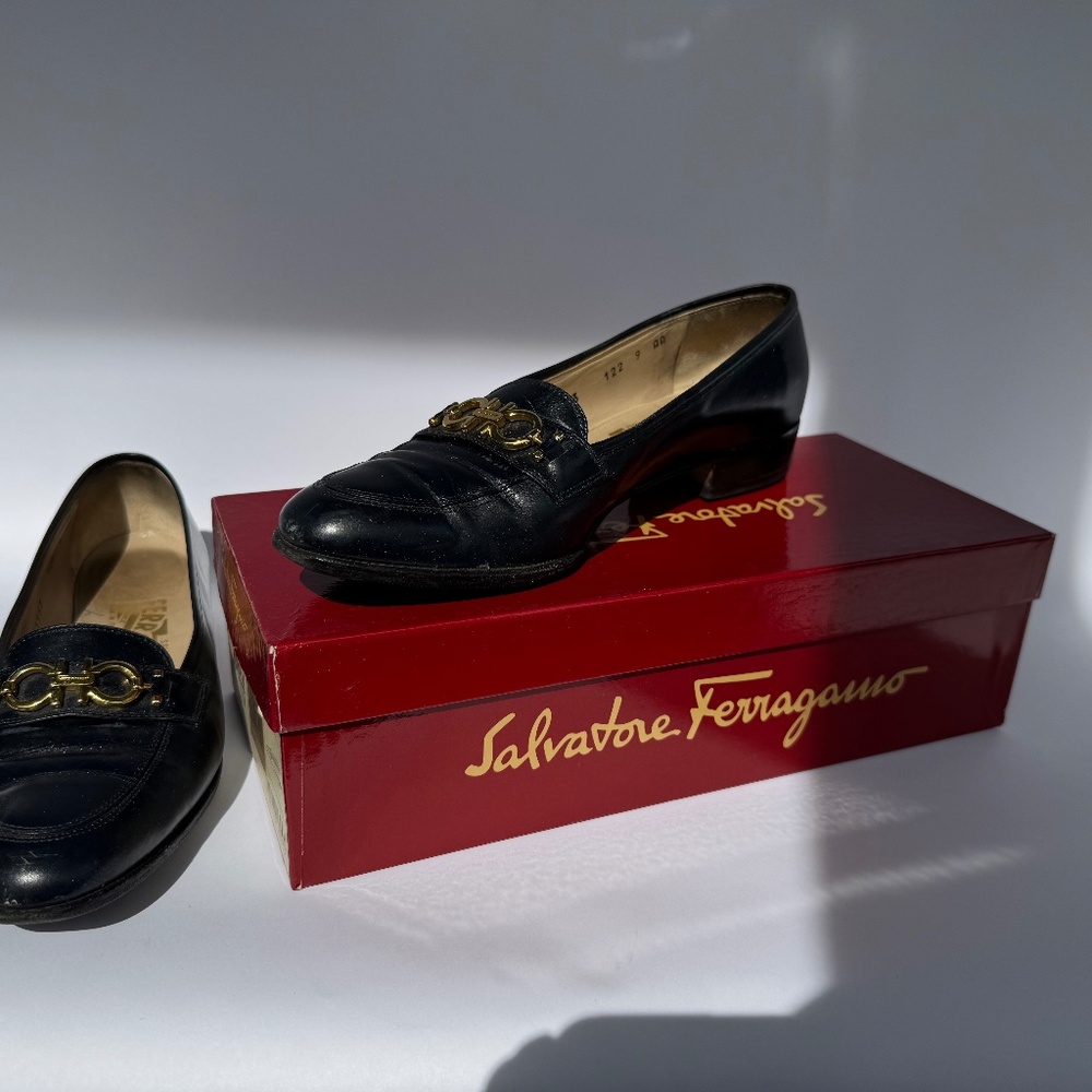 Salvatore Ferragamo women's fancy mocassins Navy 9AA in original box.